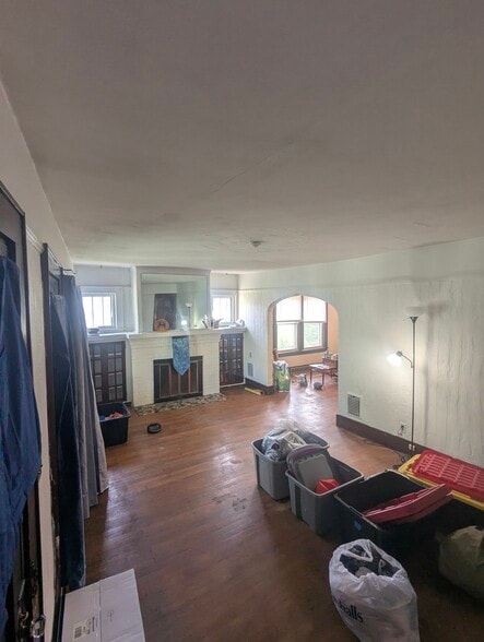 Living Space 2 - 534 Kenwick Dr