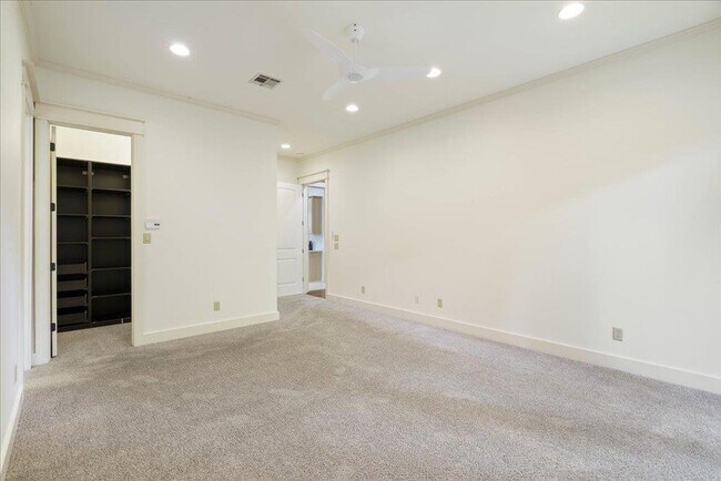 Building Photo - 5603 William Holland Ave