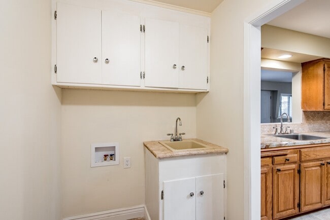 Building Photo - Beautiful Los Gatos Home Minutes to Downto...