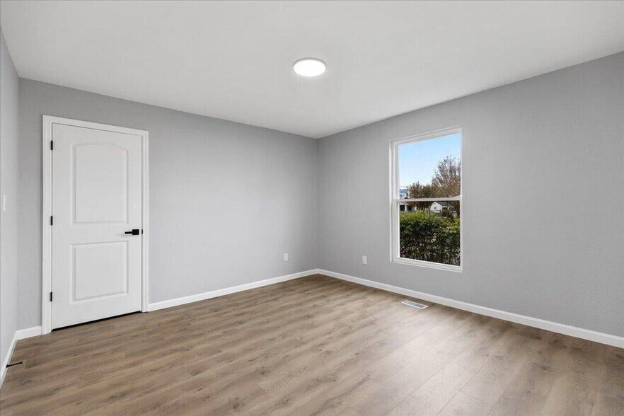 Building Photo - 1901 Walker Ave