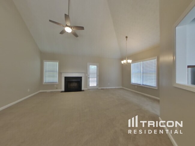 Building Photo - 125 Fawn Ln