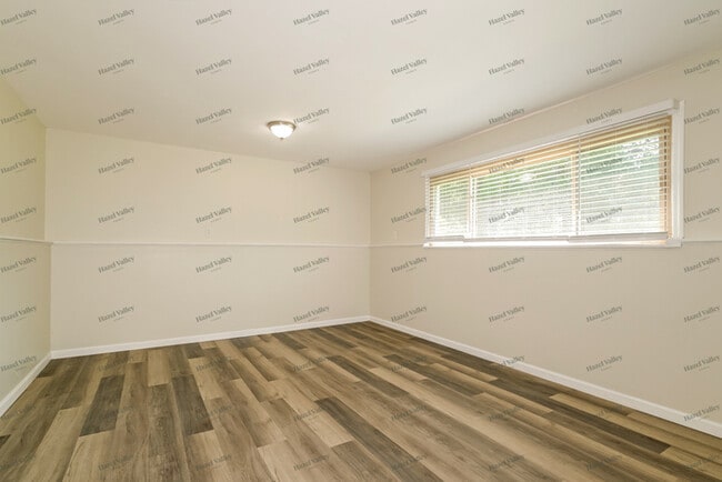 Building Photo - 40 St Walter Ln
