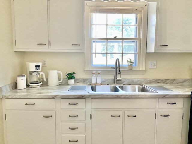 Building Photo - Newly updated large 1000 sq ft 1 bedroom, 1 bathroom apartment in the heart of Cherokee Triangle