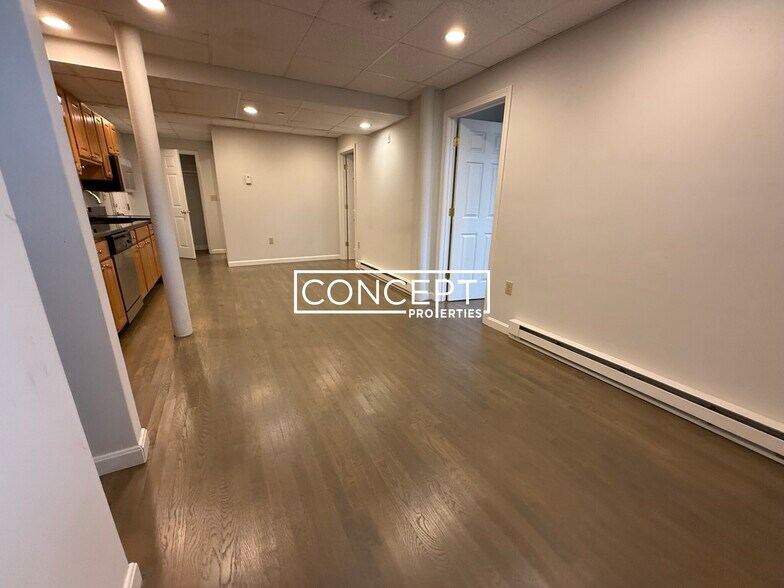 Building Photo - 77 Park Dr