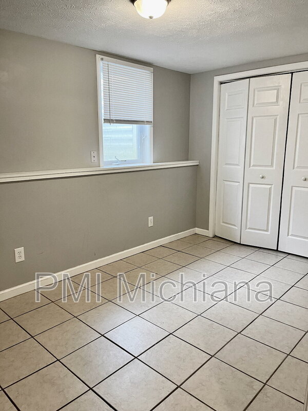 Building Photo - 606 Meridian St