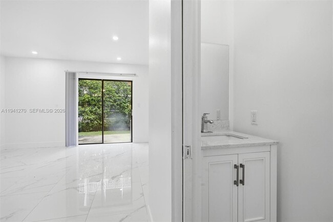 Building Photo - 6850 NW 173rd Dr