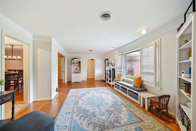 Building Photo - 6218 Wynnwood Ln