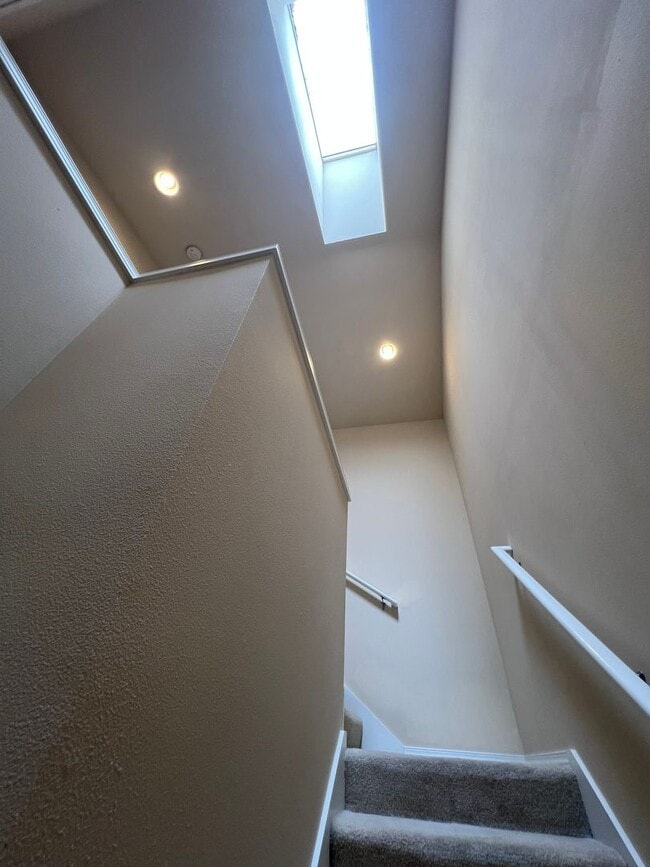 Building Photo - 3 Level Townhome in Seattle’s Ballard Neighborhood