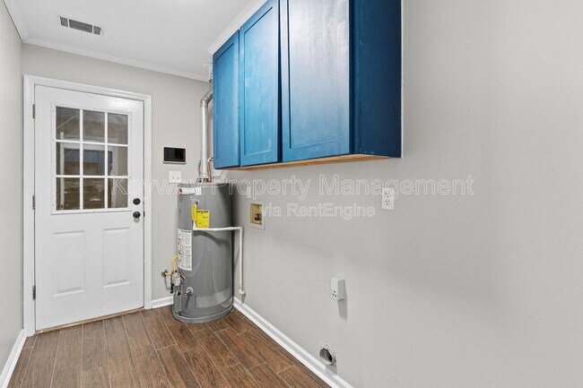 Building Photo - 329 Lamplighter Ln