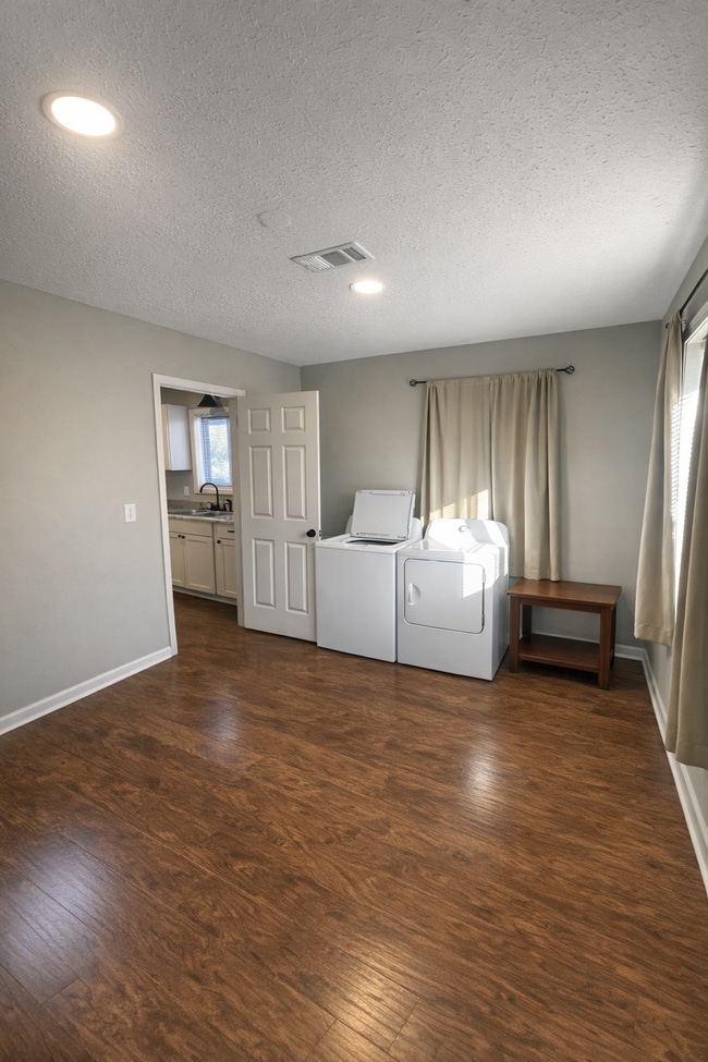 LAUNDRY ROOM - 3412 Camellia Cir