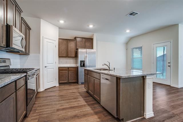 Building Photo - 627 Willow View Way