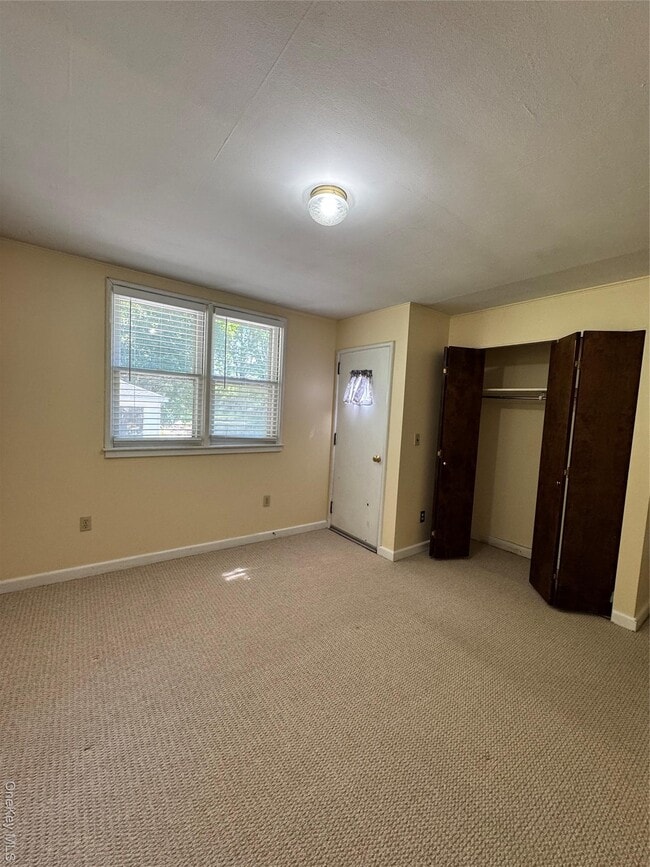 Building Photo - 84-88-88 E Main St