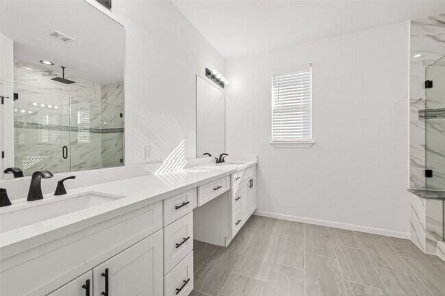 Building Photo - 10949 Cannes Memorial Dr