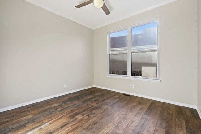 Building Photo - Lovely In Lakemoor