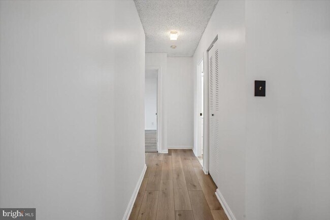 Building Photo - 3800 Powell Ln