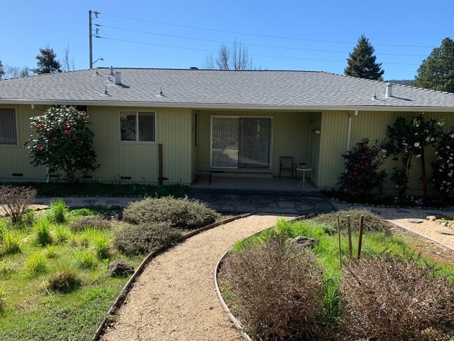 Building Photo - Oakmont's 55+ active adult community