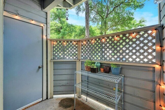 Building Photo - Heritage #108