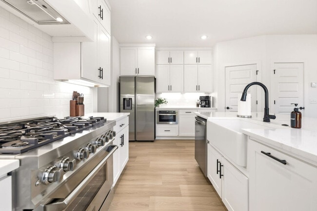 Building Photo - 1337 Van Buren Ave