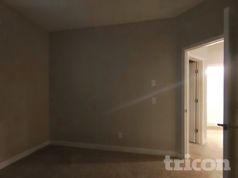 Building Photo - 2929 N 28th St