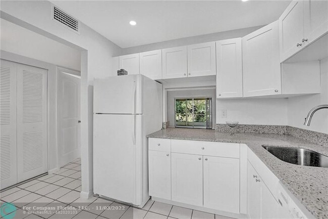 Building Photo - 7605 NW 5th Pl