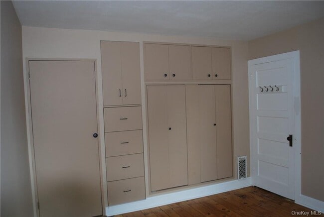 Building Photo - 249 Pine Island Turnpike