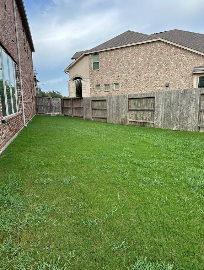Building Photo - 2822 Ember Pass Ln
