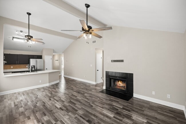 Building Photo - 3045 Yorktown Cir