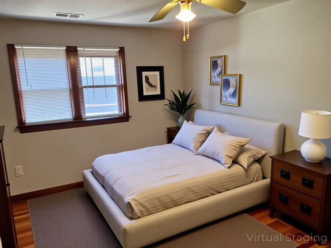 Building Photo - 900 E Myrtle St