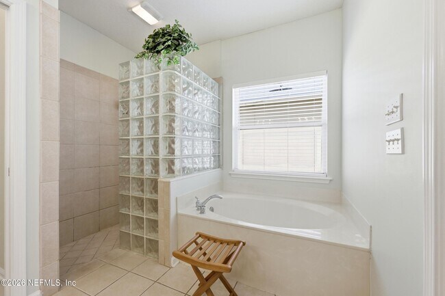 Building Photo - 821 Bonaire Cir