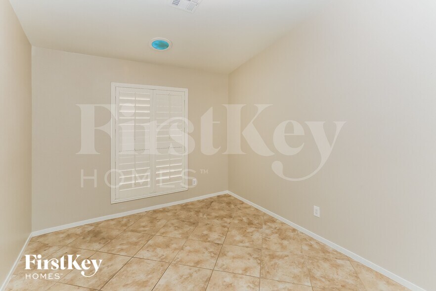 Building Photo - 4933 Glenarden Dr