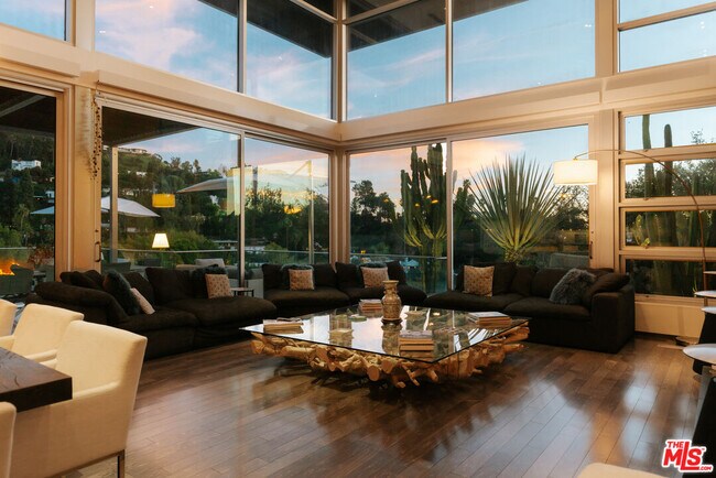 Building Photo - 2651 Nichols Canyon Rd