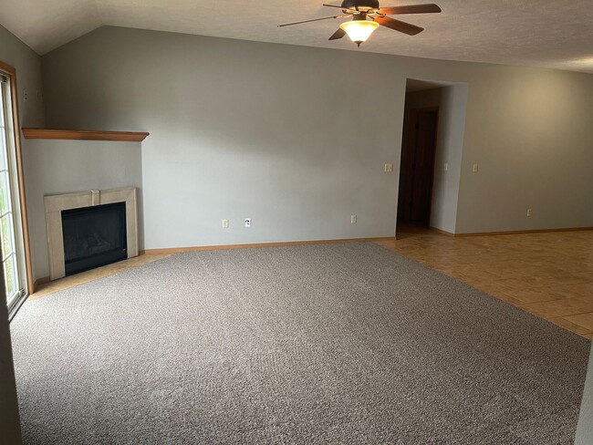 Building Photo - 705-707 E Watermill Cir