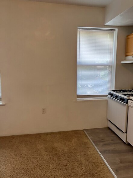 Building Photo - 5819 Bartlett St