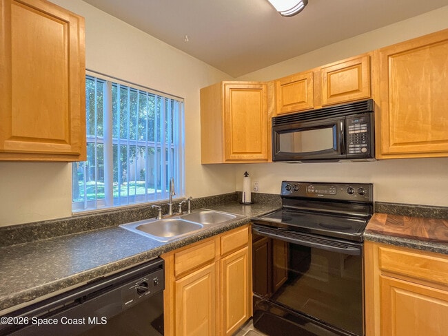 Building Photo - 101 Summer Pl