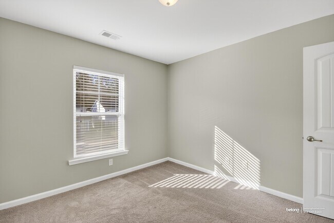 Building Photo - 98 Crystal Lake Dr