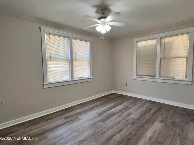 Building Photo - 821 Cove St