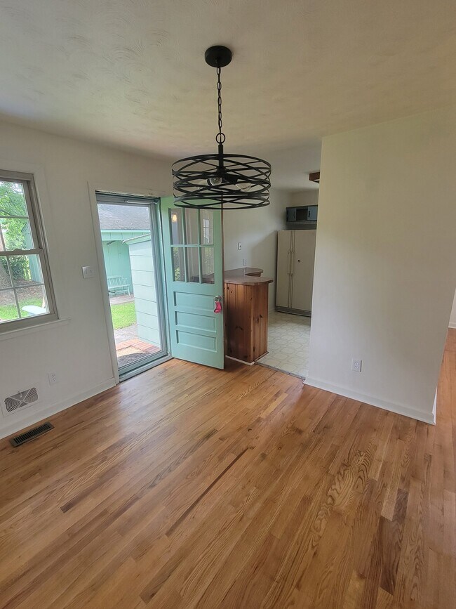 Building Photo - 1003 White Pine Dr