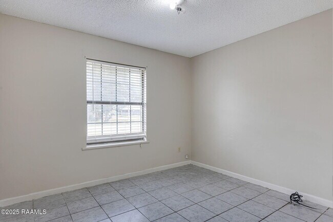 Building Photo - 201 Calypso Ln