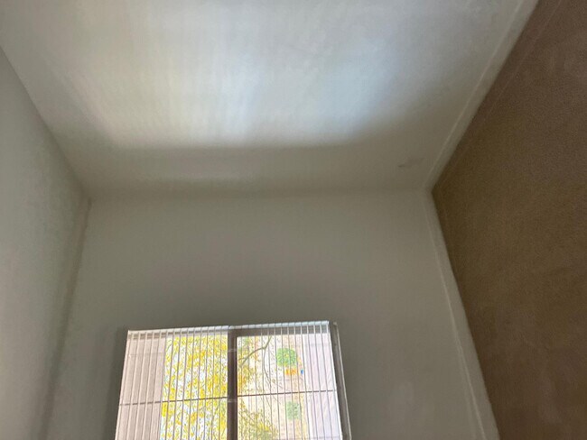 Building Photo - 5630 S Daisy Patch Pl