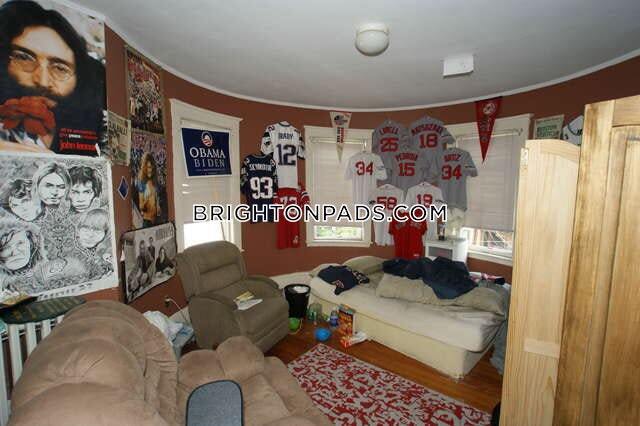 Primary Photo - 71 Foster St