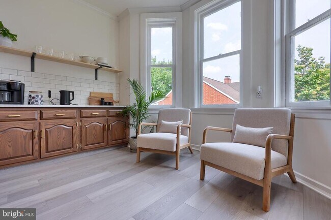 Building Photo - 136 E Harrisburg Ave