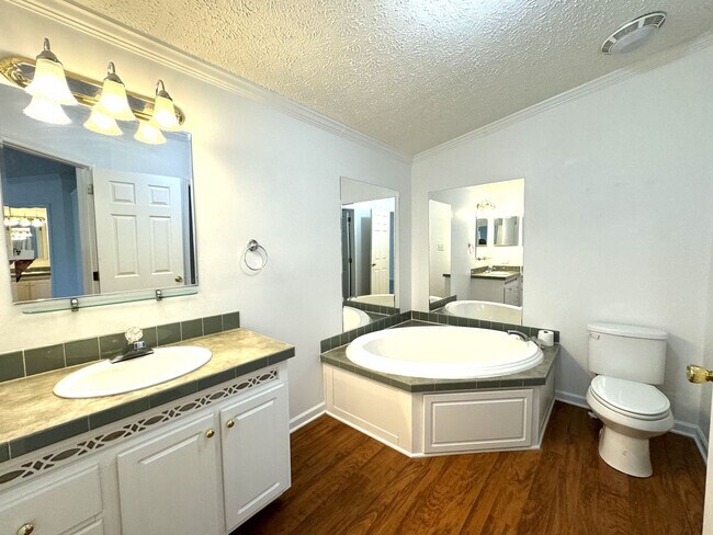 Building Photo - ~~ Home with 2 acres located in Mebane ~~