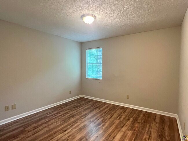 Building Photo - 536 Loblolly Ln