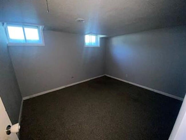 Building Photo - Large 5 bedroom 2 bath home in Derby