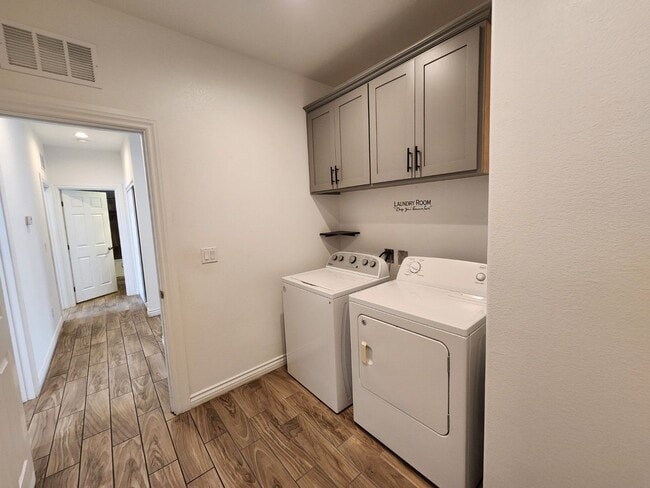 Building Photo - Single Story with Casita