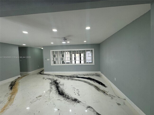 Building Photo - 115 Sierra Dr