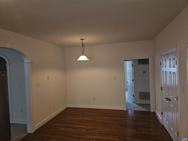 Building Photo - 134 Deerwood Dr