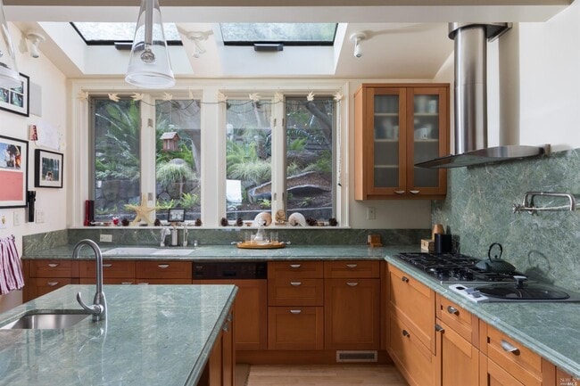 Building Photo - 7 Miller Ave