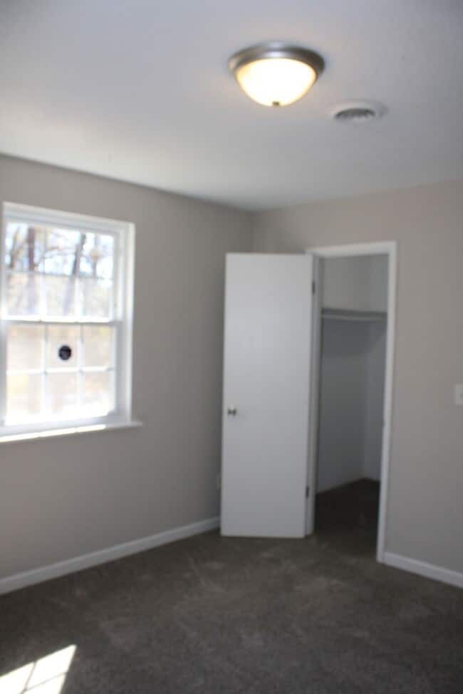 Building Photo - Awesomely Located 3 bedroom 2 bath Available!