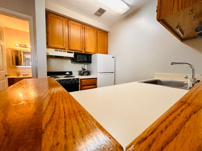 Building Photo - 500 Brookfield Dr